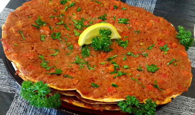 Турецкая пицца Лахмаджун