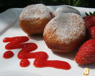 Пончики с клубничной начинкой