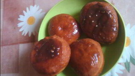 Пончики с шоколадной глазурью