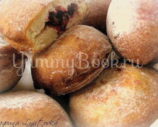 Пончики с вишней