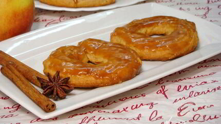 Яблочные пончики с карамелью