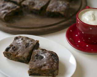 Постная выпечка с сухофруктами