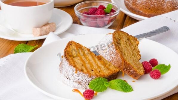 коврижка на кефире с вареньем