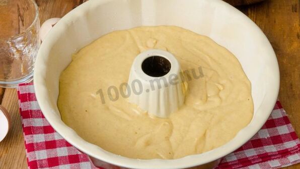 коврижка на кефире с вареньем