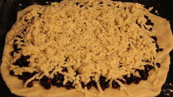 коврижка с брусникой