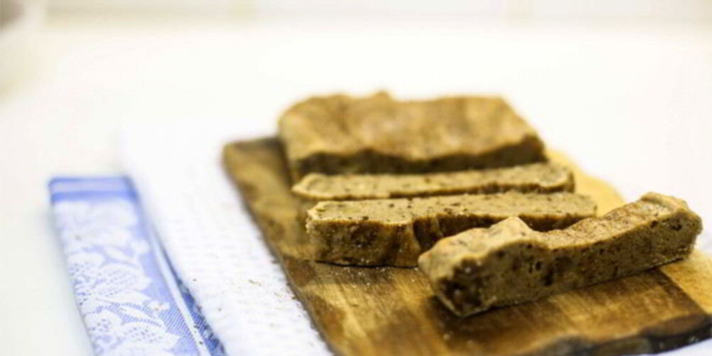 Рецепт коврижки с черносливом и орехами