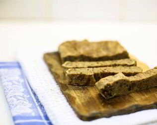 Коврижка с черносливом и орехами