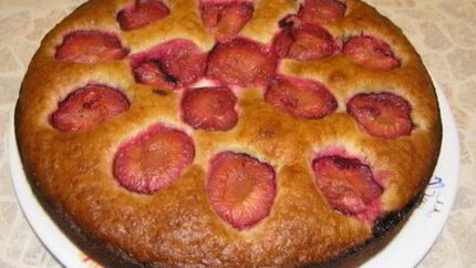 Коврижка со сливами