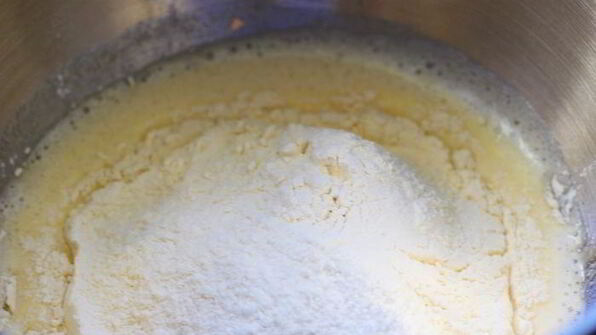 шоколадный пряник с орехами и джемом