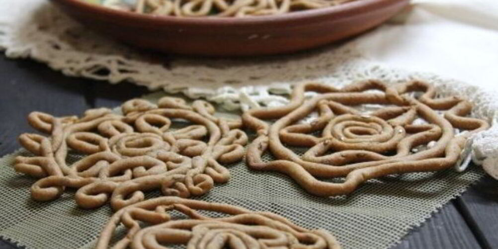 Рецепт тетеров с медом — кружевных медовых пряников