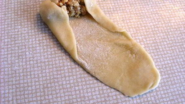 рулетики песочные с орехами