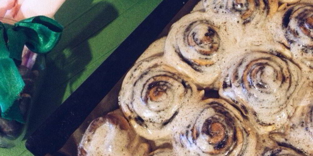 Рецепт рулетиков с корицей под сырной глазурью