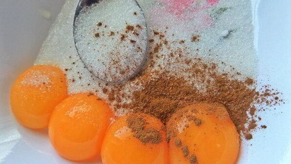 хлебная шарлотка яблочно-ягодная