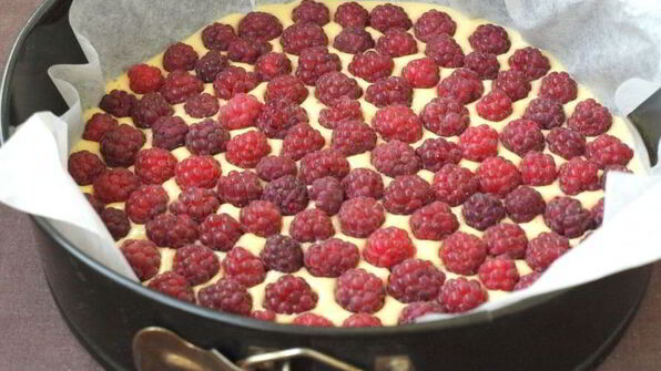 малиновая шарлотка