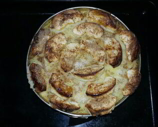 Шарлотка с яблоками