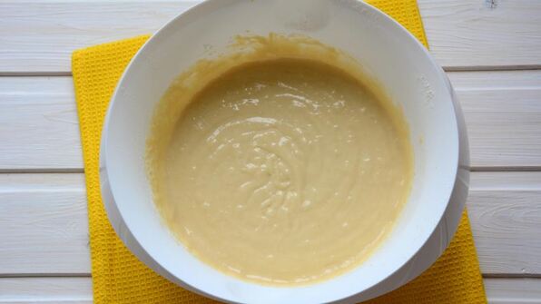 шарлотка на простокваше со сливочной крошкой