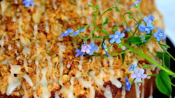 шарлотка на простокваше со сливочной крошкой