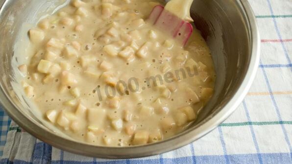 шарлотка на сковороде с яблоками