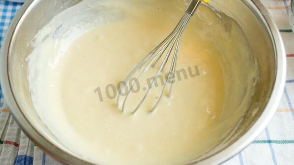 шарлотка на сковороде с яблоками