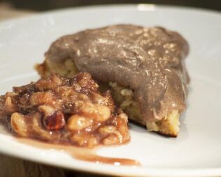 Шарлотка с джемом и сливочным кремом