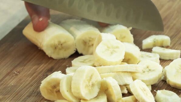 шарлотка с джемом и сливочным кремом