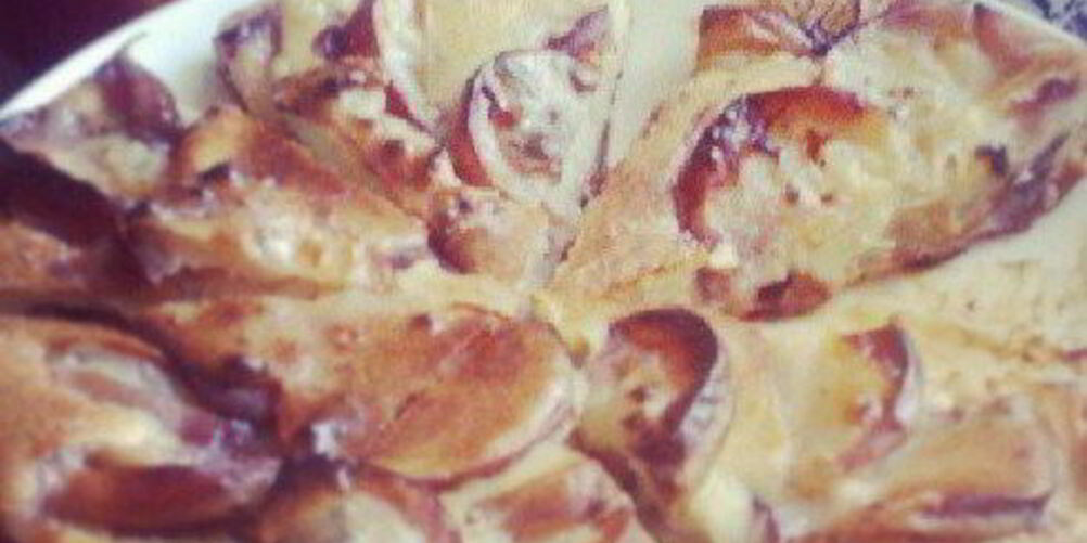 Рецепт шарлотки с инжирными персиками