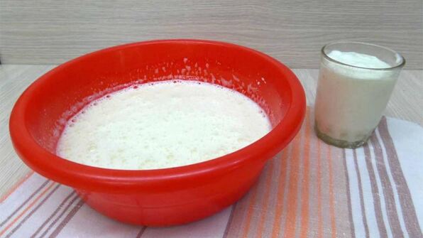 шарлотка с вишней и яблоками на простокваше