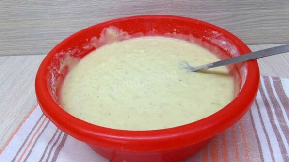 шарлотка с вишней и яблоками на простокваше