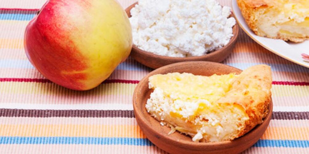 Рецепт шарлотки с яблоками и творогом