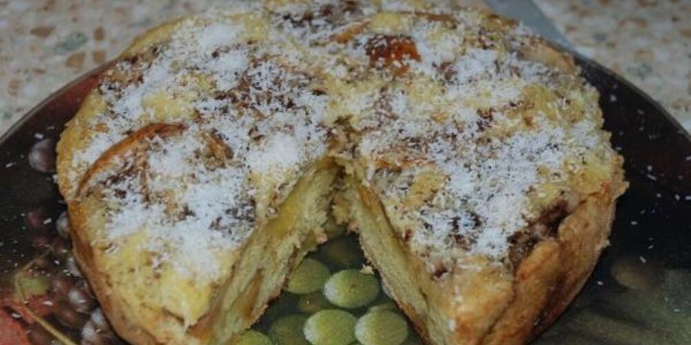 Рецепт шарлотки с яблоками, изюмом и корицей