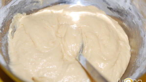 шарлотка с яблоками, изюмом и корицей