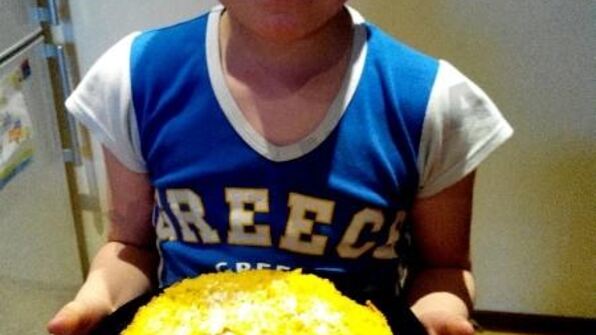 шарлотка с яблоками в мультиварке с манкой