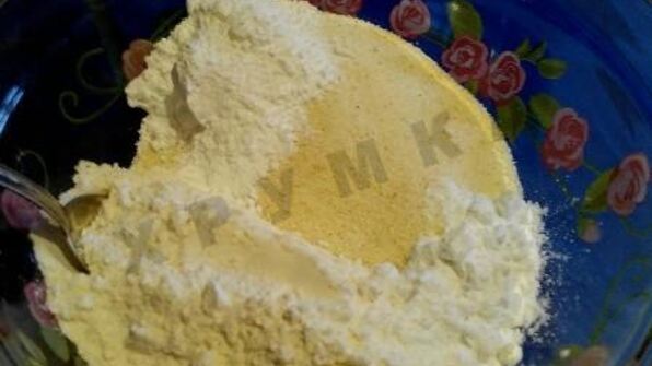 шарлотка с яблоками в мультиварке с манкой