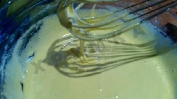 шарлотка с яблоками в мультиварке с манкой