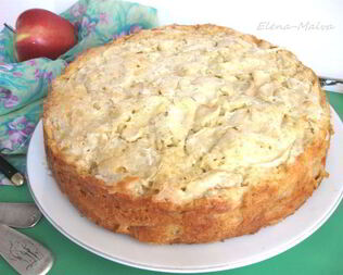 Шарлотка с яблоками