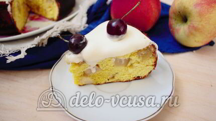 Шарлотка со взбитыми сливками