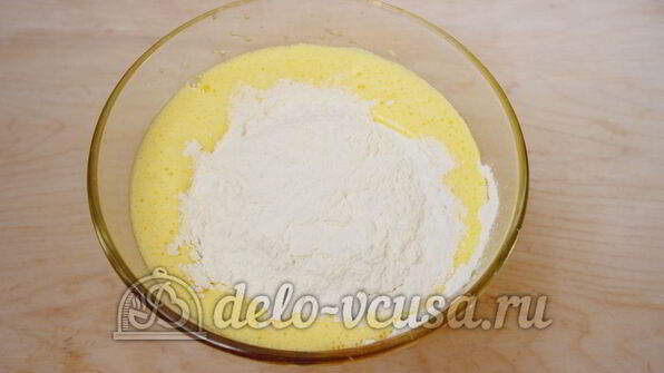 шарлотка со взбитыми сливками