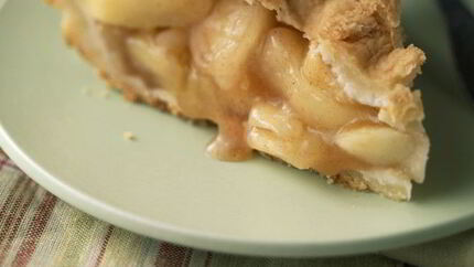 Вкусная шарлотка на кефире