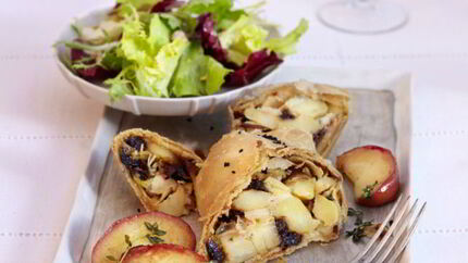 Мясной штрудель с яблоками
