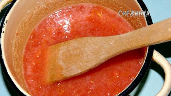 рисовый штрудель с томатно-яблочным джемом