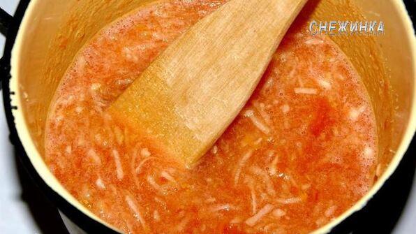 рисовый штрудель с томатно-яблочным джемом