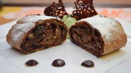 Шоколадный штрудель с грушей и миндалем