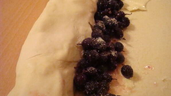 штрудель бананово-смородиновый