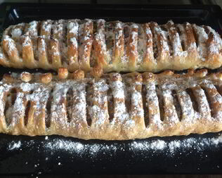 Штрудель с грушами и грецкими орехами