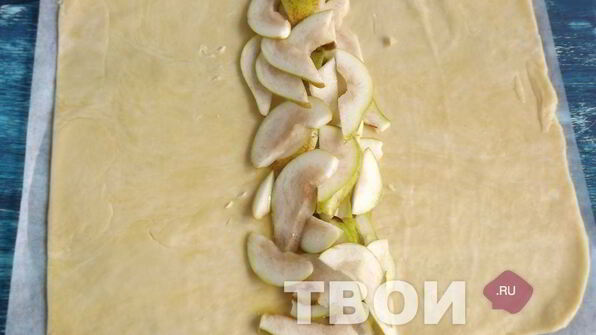 штрудель с грушей и сыром дор блю