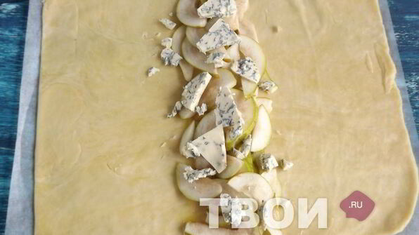 штрудель с грушей и сыром дор блю