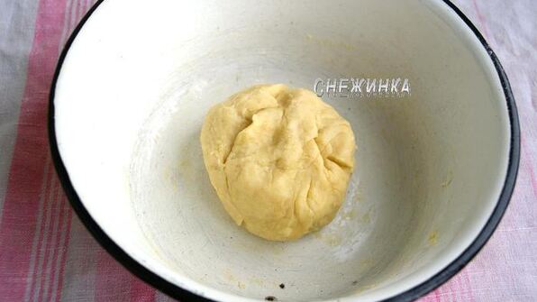 штрудель с картофелем и грибами в сливочно-сырном соусе