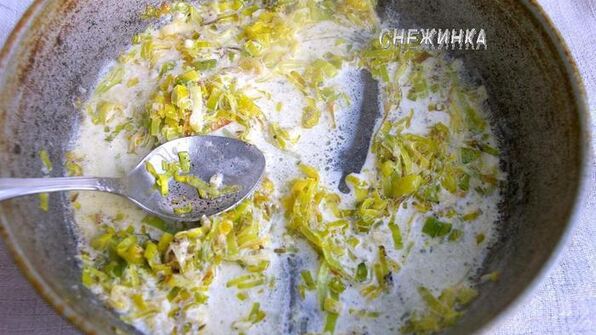 штрудель с картофелем и грибами в сливочно-сырном соусе