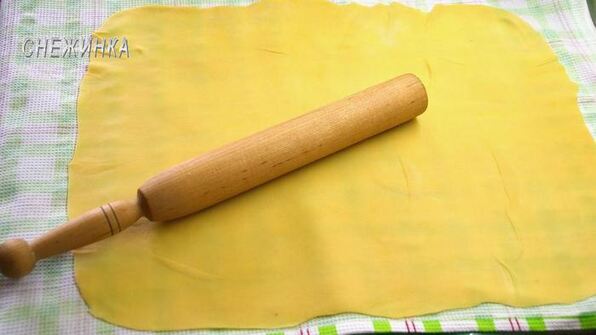 штрудель с картофелем и грибами в сливочно-сырном соусе