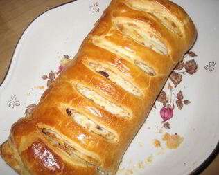 Штрудель с яблоками и изюмом